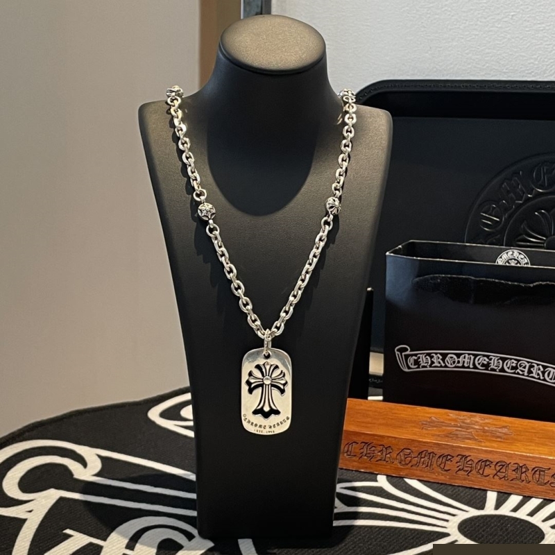 Ch**me He**ts necklaces